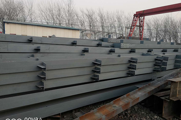 出售26米屋面梁11架，大头600小头400*200